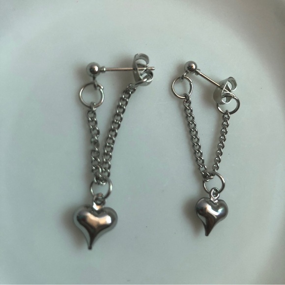Super fun & cute heart dangle earrings - Picture 3 of 5